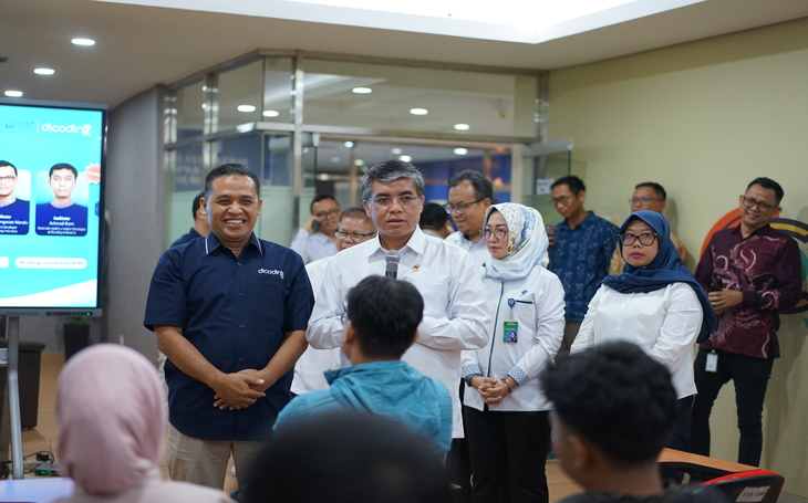 Menteri Ketenagakerjaan meninjau ruang kelas